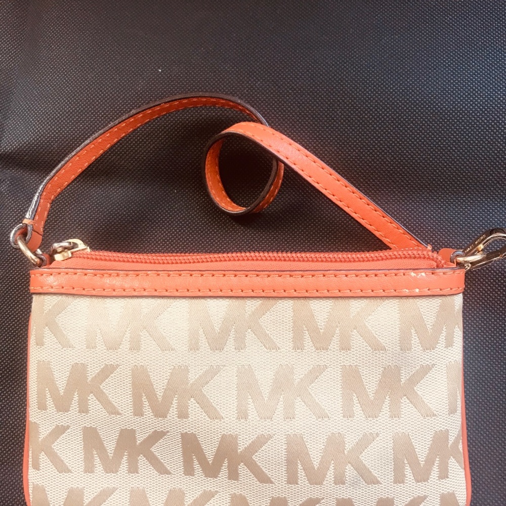 MICHAEL KORS CLUTCH WALLET